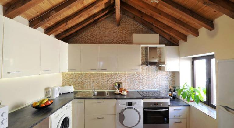 Fully equipped rental apartment with terrace | Close to Toledo Cathedral | Pets are welcome — photo 5