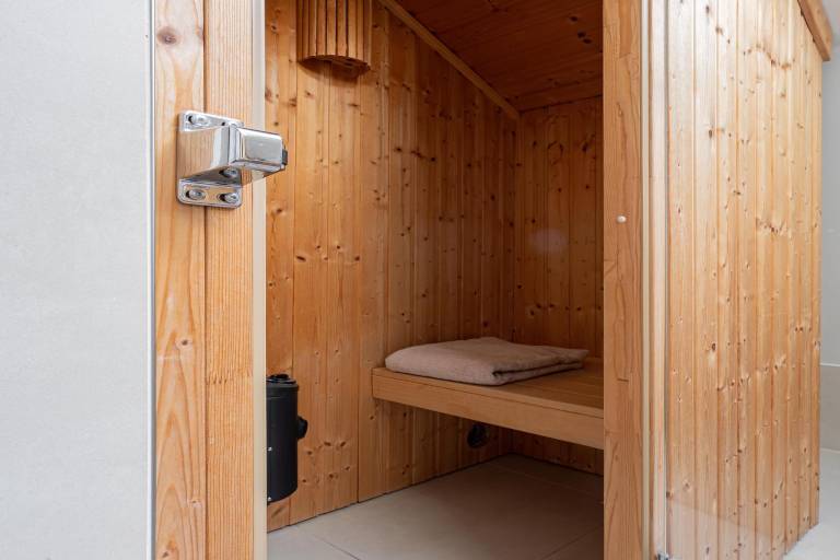 Pleasant vacation home with sauna, patio & garden | Pets allowed — photo 5