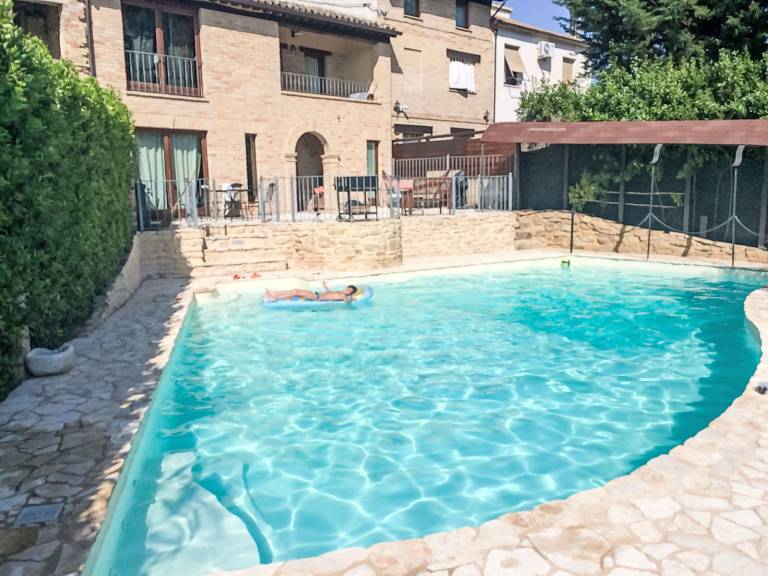 Vacation home with yard, hot tub & patio | Nature view in Fermo