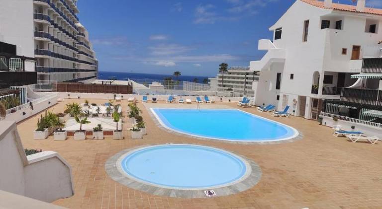 Holiday apartment with pool in Adeje