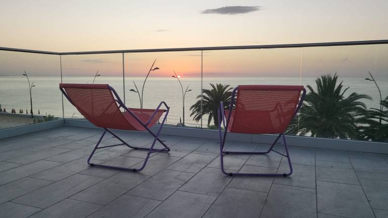 Family-friendly wonderful apartment with patio | Beach view | Pet-friendly — photo 5