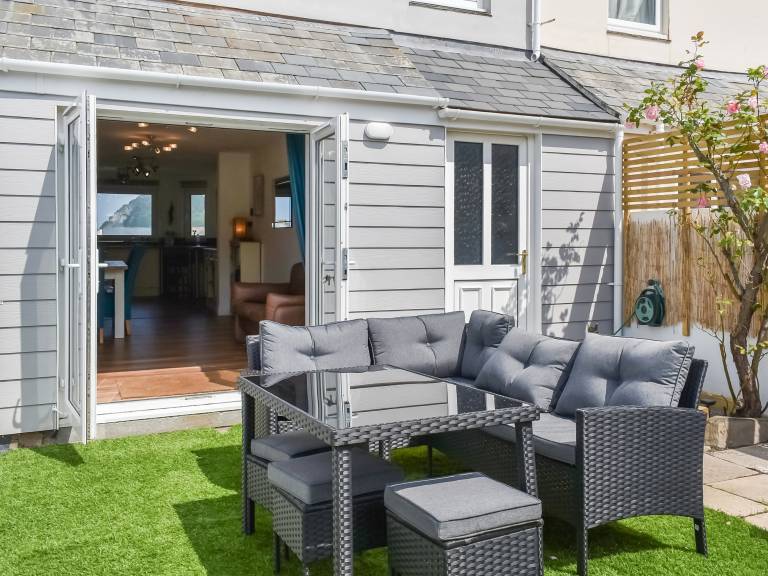 Cottage with barbecue & yard | River view in Ilfracombe