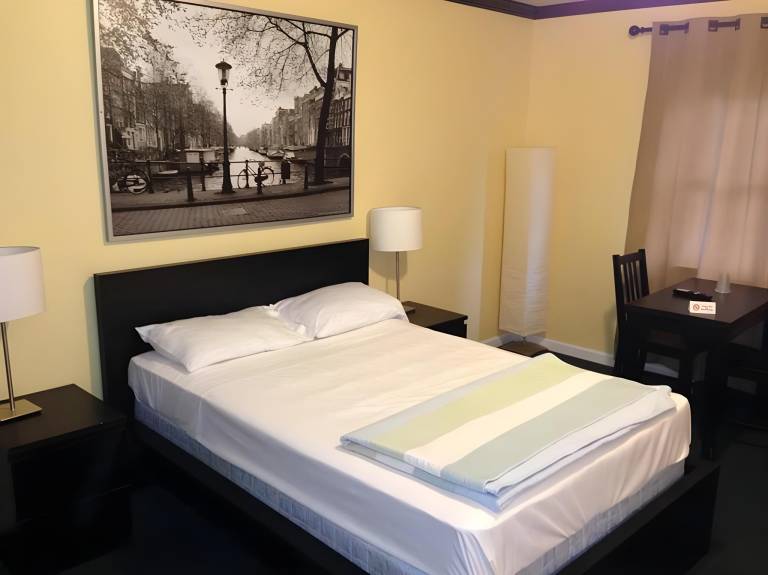 Central Motel Courtyard