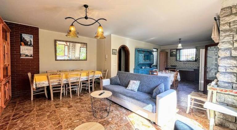 Fully equipped charming apartment with garden & patio | Close to the beach | Perfect for remote work | Dogs allowed in Carrara