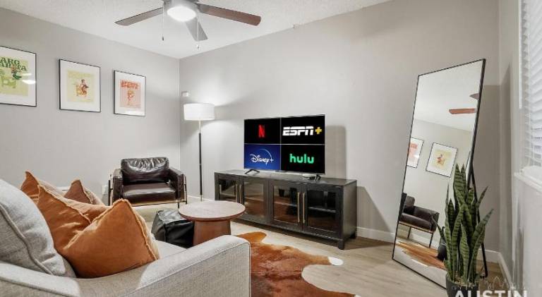 Apartment with pool in Austin, TX
