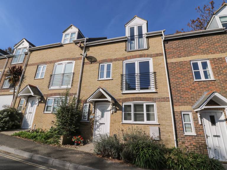 Family-oriented cottage with garden | Beach view | Close to the beach | Pets allowed in Weymouth