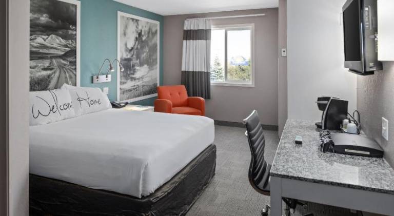 Prairie Crest Medicine Hat by IHG — photo 2