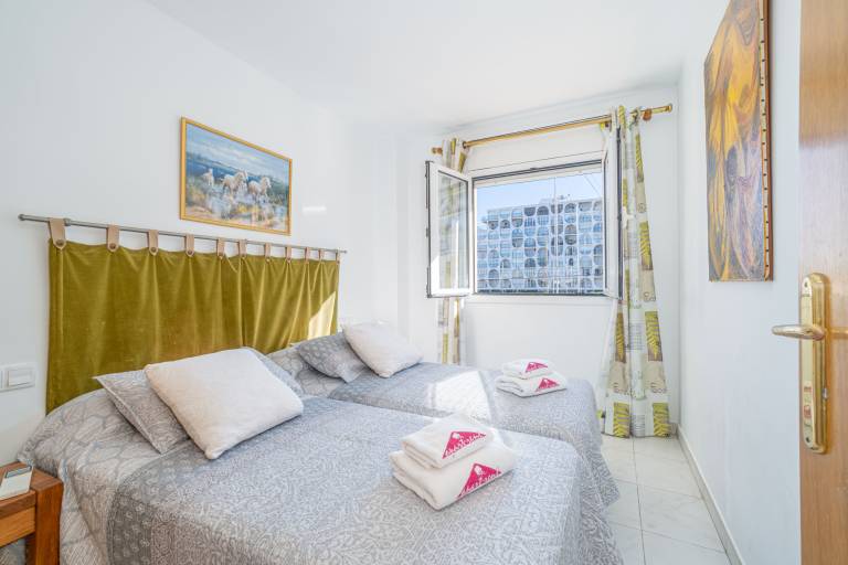 Fully equipped holiday apartment with patio & garden | Close to the beach | Dogs allowed — photo 5