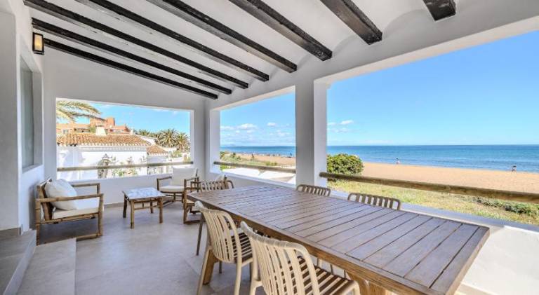 Villa with barbecue, patio & yard — photo 3