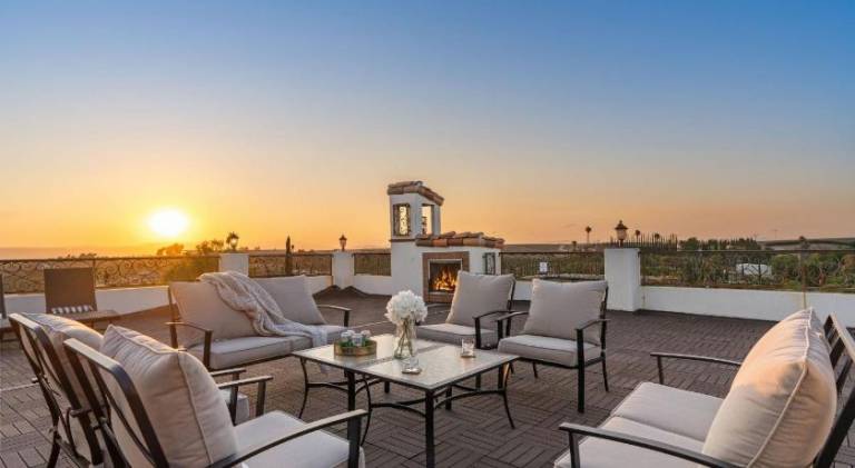 Wine Country Villa • Large Rooftop Terrace w Views Game Room Via del Sur — photo 5