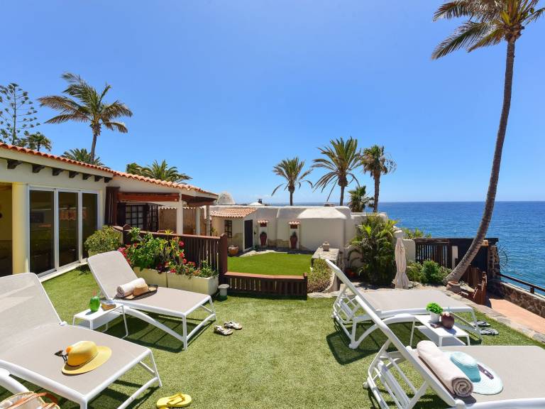Vacation home with garden, terrace & pool | Sea view — photo 5
