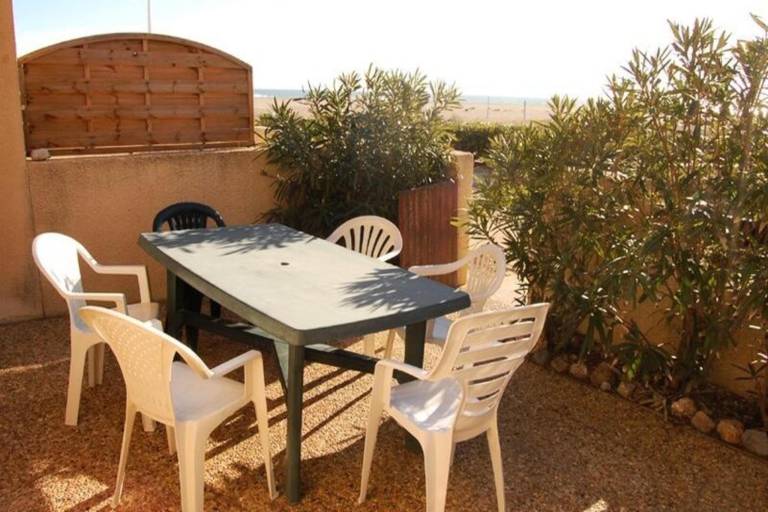 Apartment with patio — photo 3