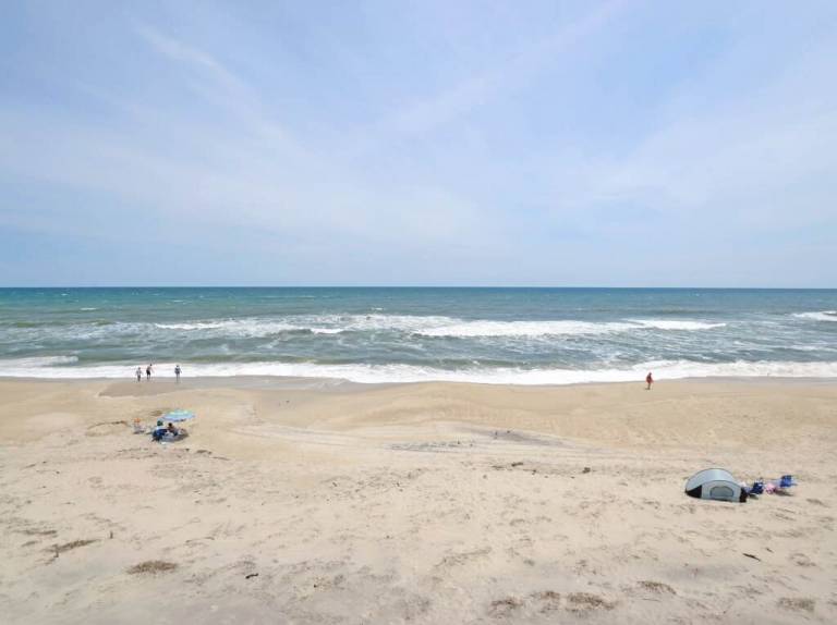 This charming beach house is the perfect year-round retreat. — photo 3
