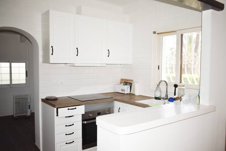 Fully equipped holiday apartment with patio, pool & yard | Pet-friendly — photo 4