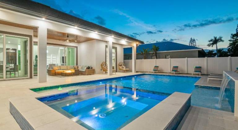 Vacation home with jacuzzi & pool in Bonita Springs, FL
