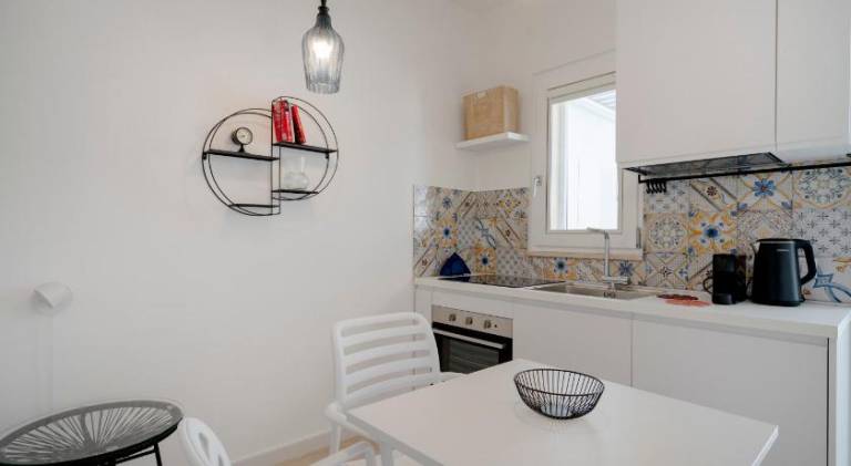Beautiful rental apartment with patio | Perfect for remote work | Dogs allowed — photo 4