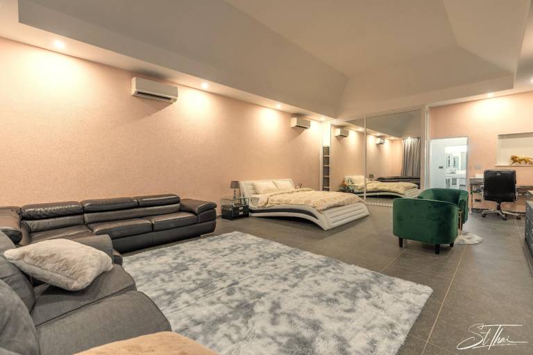 Fully equipped villa with yard, grill & pool | Water view | Suitable for remote work | Pets allowed — photo 4