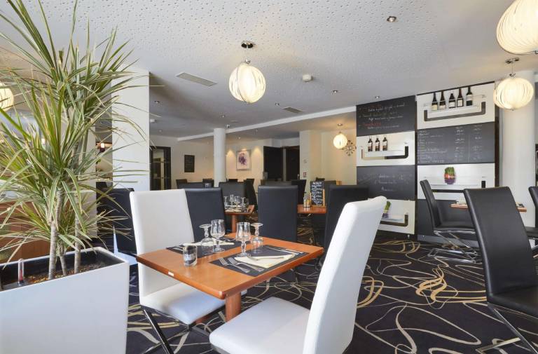 Kyriad Saint Quentin En Yvelines - Montigny in Montigny-le-Bretonneux