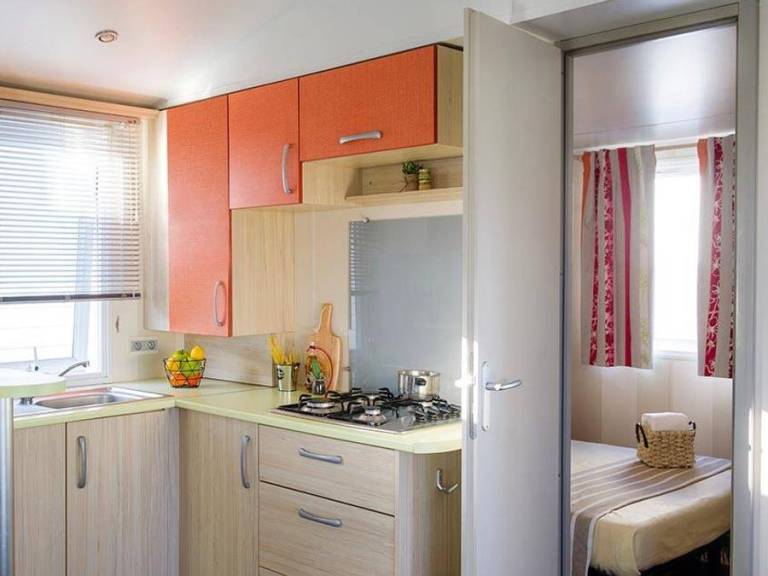 Mobile home with patio & pool — photo 5