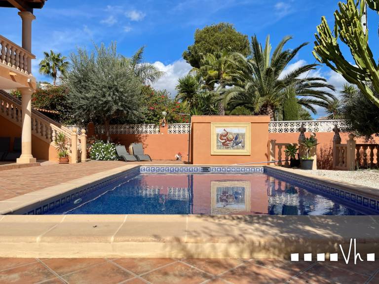 Villa with private pool, barbeque & yard — photo 2
