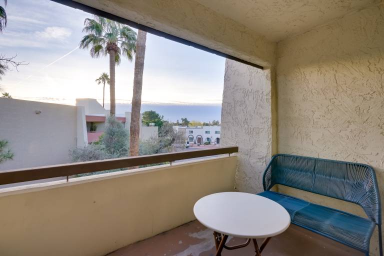 Fully Renovated! Walkable Old Town Condo — photo 3