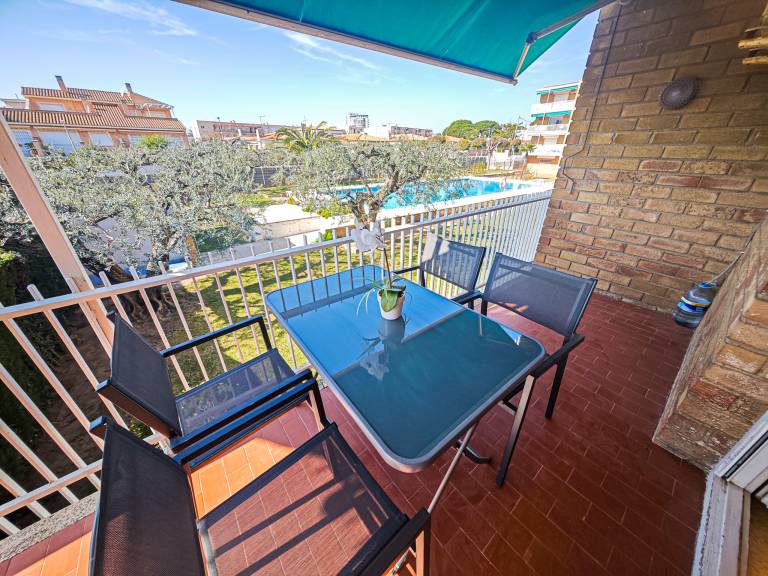 Apartment with pool — photo 3