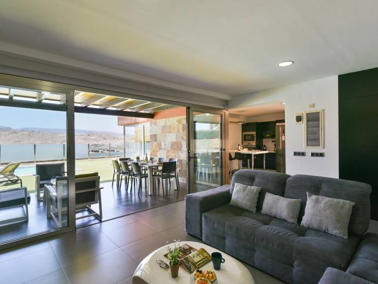 House with private pool, yard & barbecue — photo 4