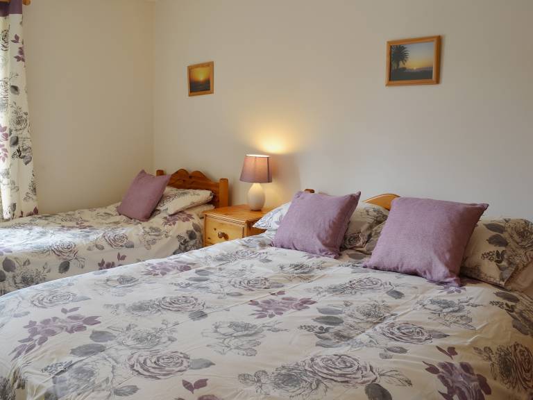 Child-friendly lovely cottage with yard | Pets allowed — photo 5