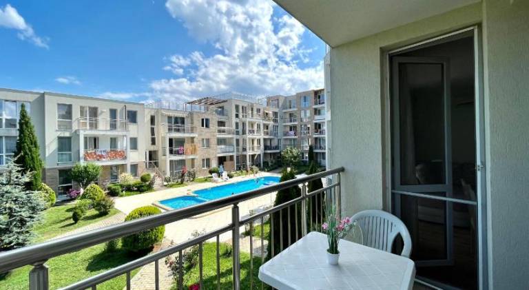 Apartment with private pool, patio & garden | Beach nearby | Pet-friendly — photo 3