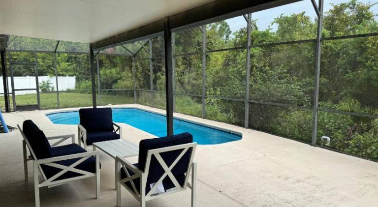 House with pool — photo 3
