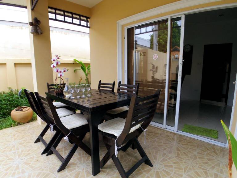 Villa with yard, grill & pool — photo 3