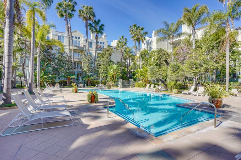 1 Mi to Airport Luxury Condo in Irvine