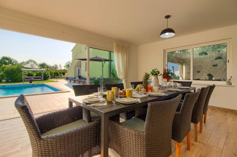 Lovely villa with BBQ & heated pool | Pet-friendly — photo 5