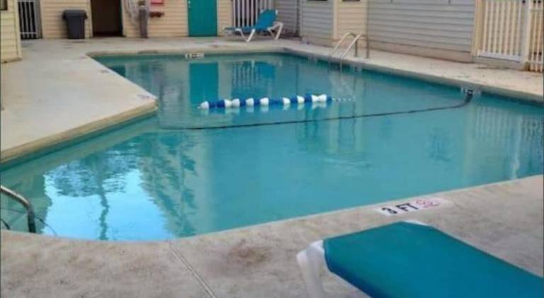 Vacation home with pool — photo 4