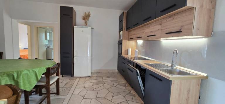 Rental apartment with terrace, barbecue & garden — photo 2