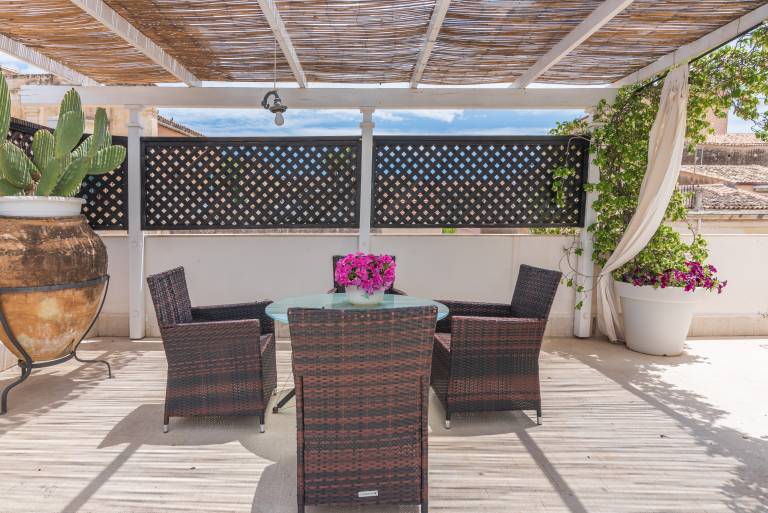 Vacation home with terrace, barbecue & fast internet | City view | Perfect for remote work | Pets allowed — photo 4