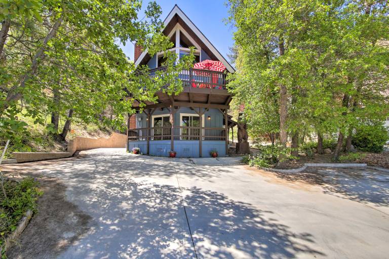 Bikes + Game Room: Lovely Lake Arrowhead Home! — photo 4