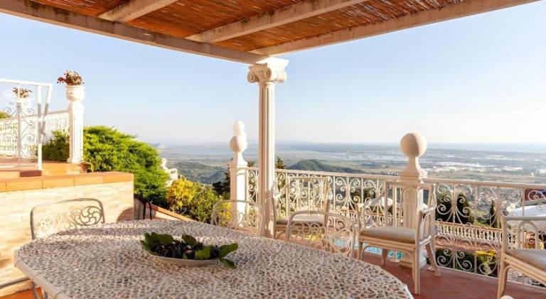 Villa with yard, private pool & barbeque — photo 5