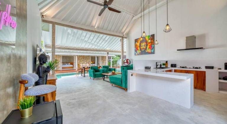 Family-friendly house with patio & pool | Pets are welcome — photo 5