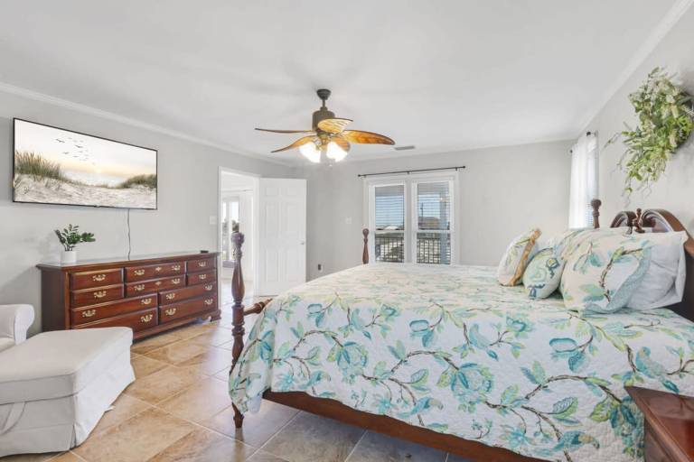 Lagoon Time Beach Home- Elevator beach access — photo 2