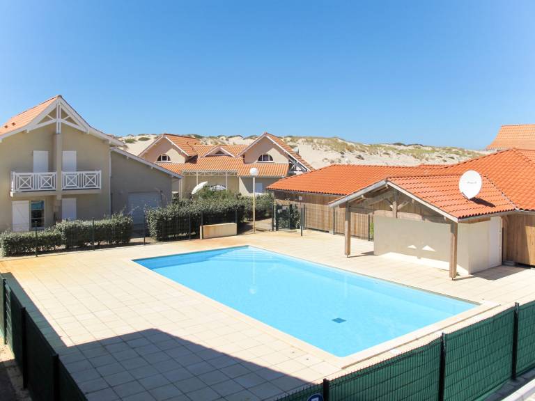 Vacation home with pool, garden & patio — photo 2