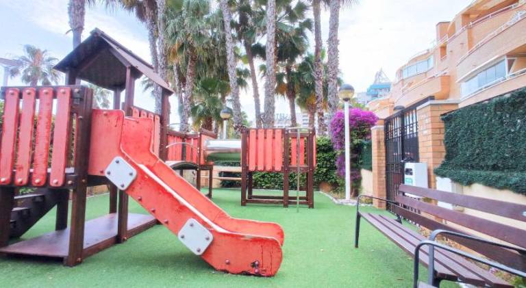 Holiday apartment with garden, pool & patio — photo 5