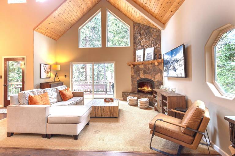 House  Hathaway Pines