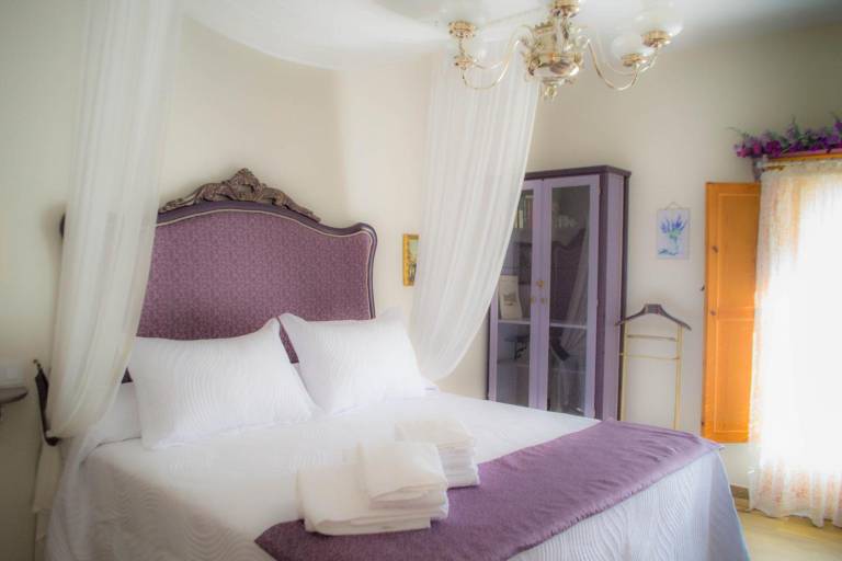 Breathe, Unwind, and Feel at Aromas de Siempre in Zaragoza