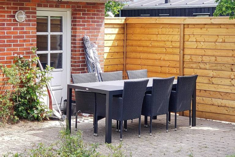 Fully equipped pleasant holiday apartment with yard, grill & patio | Beach nearby | Pet-friendly — photo 2