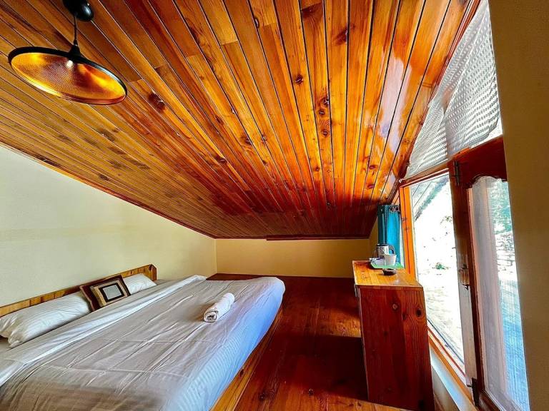 Lovely vacation home with yard | Pet-friendly — photo 2