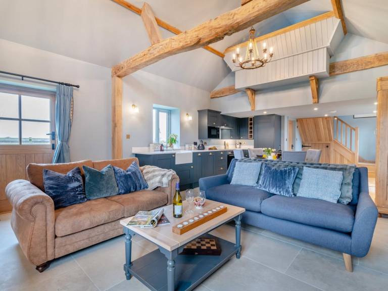 Fully equipped beautiful cottage with hot tub & yard | Pets allowed — photo 2