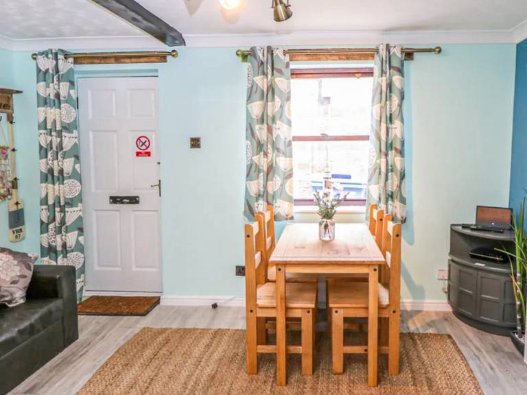 Cottage with garden | River view — photo 4