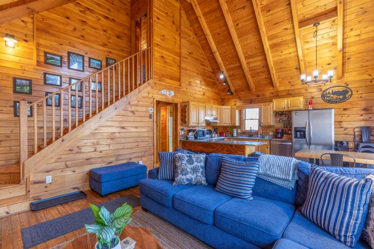 Adventure Creek - pet friendly, hot tub, creek on site, ping pong — photo 5