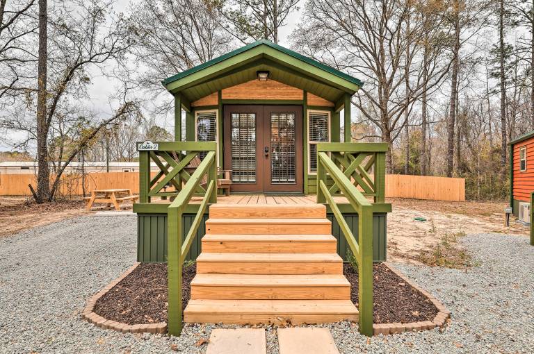 Beautiful New Bern Studio Cabin w/ Fire Pit! — photo 2